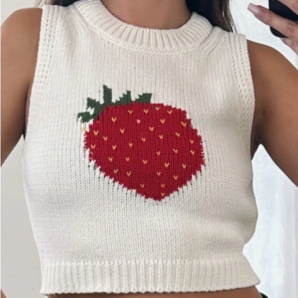 Le Lis Tops - Strawberry Knit White Tank Top